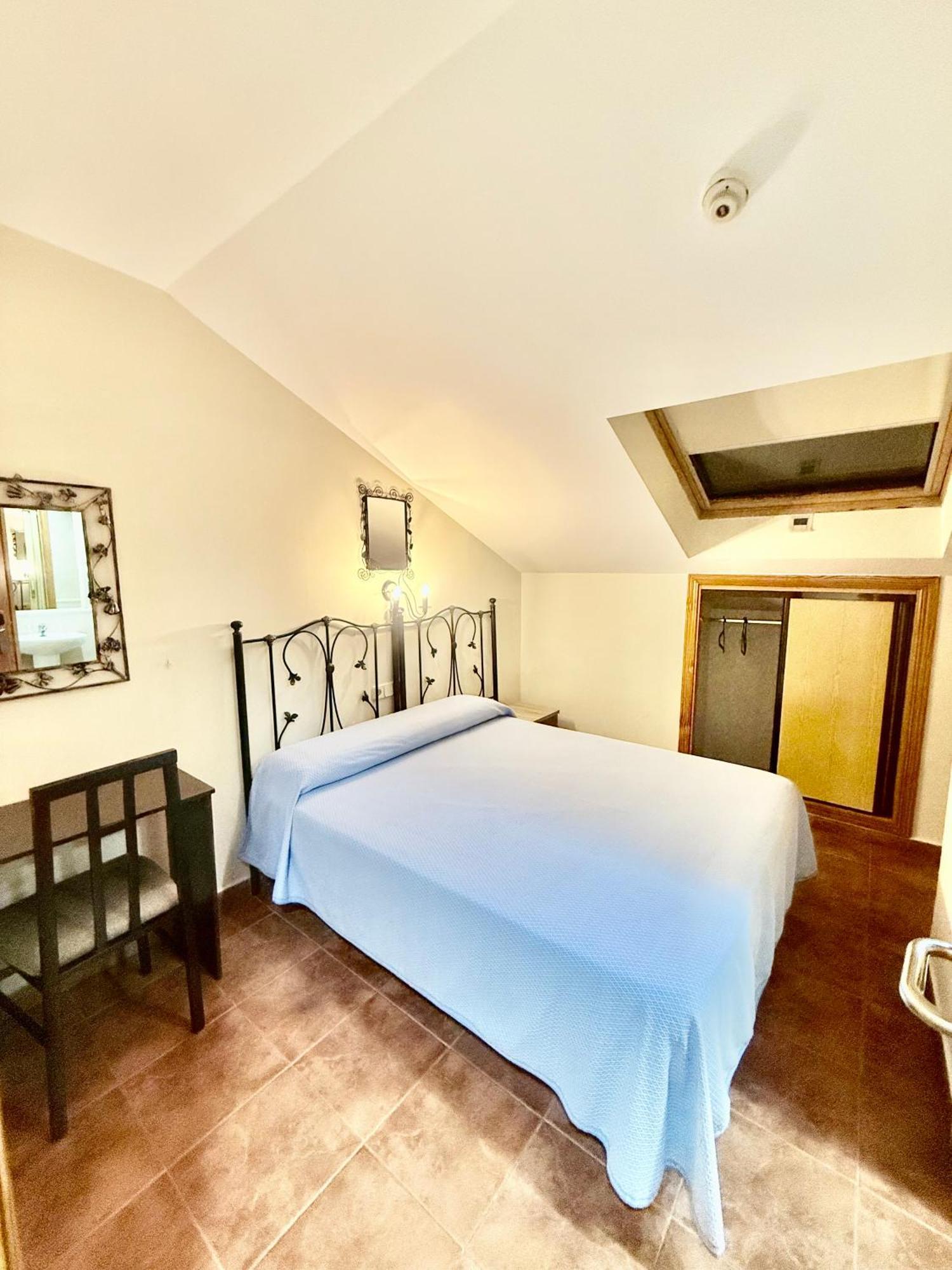 Hostal San Martin Сан-Мартин-де-ла-Вега Экстерьер фото
